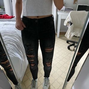 AMERICAN EAGLE BLACK RIPPED JEANS